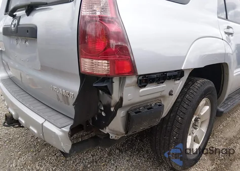 2005 Toyota 4Runner Sr5 V6 z USA, uszkodzony, nr VIN JTEBU14R558046195